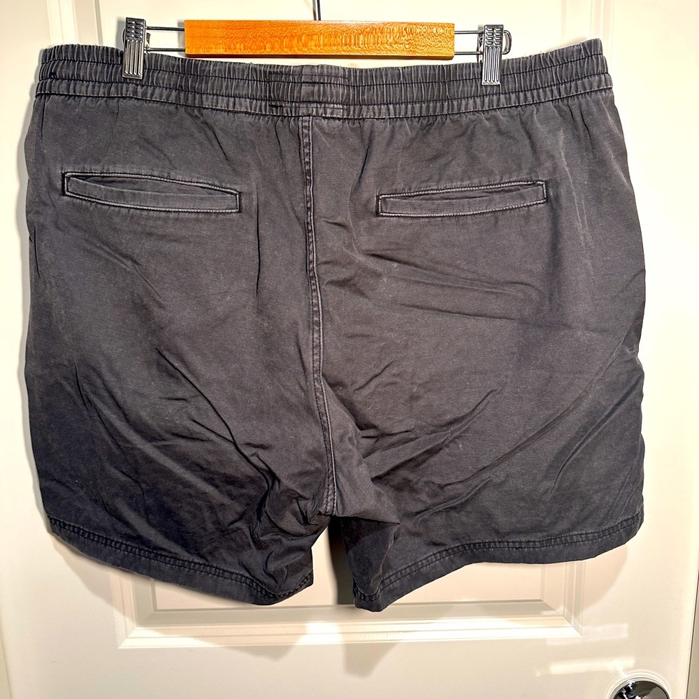 ABERCROMBIE & FITCH - Classic Flat Front 5 Inch Shorts, Menβs XL, Slate Grey - Picture 2 of 9